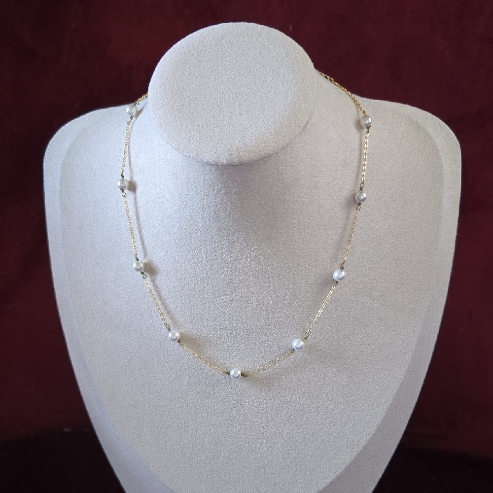 Vintage Gold Tone and Faux Pearl Classic Necklace